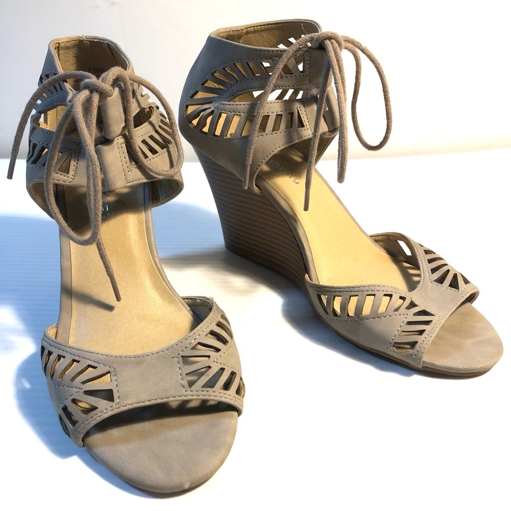 Chinese Laundry Tan Taupe Wedges 8.5 / 39